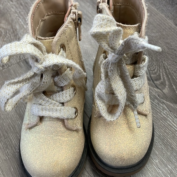 Cat and Jack Sparkle boots size 5 - Picture 2 of 6